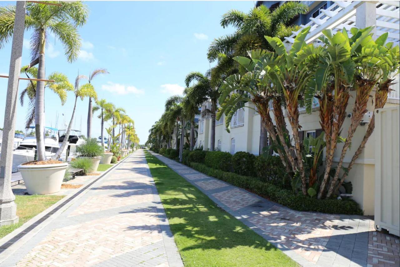 Beautiful New Luxury Townhome With Private Beach And Swimming Pools Раскин Экстерьер фото