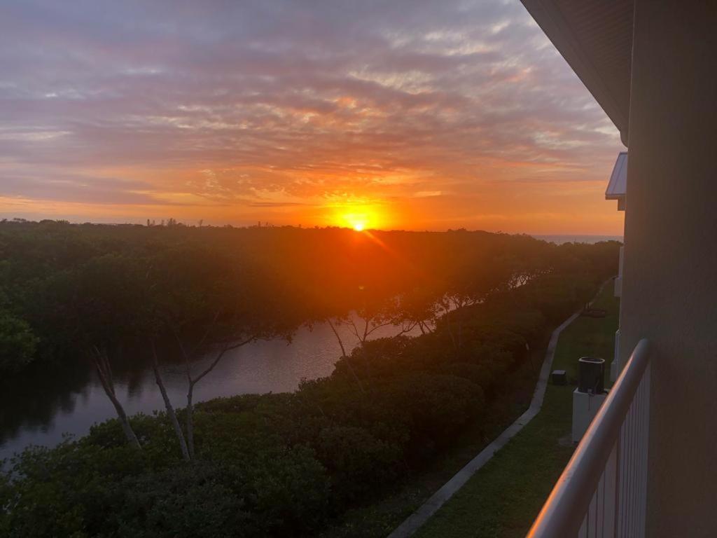 Beautiful New Luxury Townhome With Private Beach And Swimming Pools Раскин Экстерьер фото